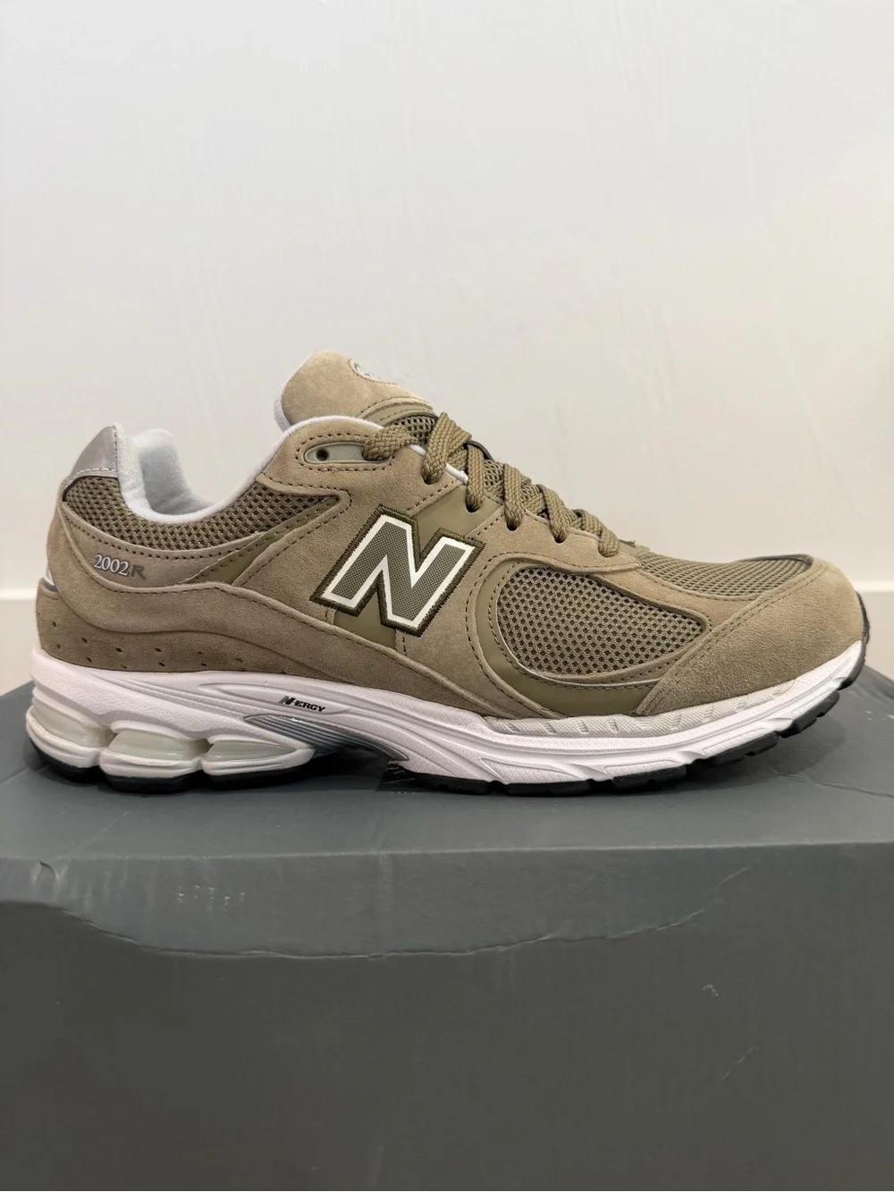 New Balance 2002R 'Olive/White' (M2002RJG) US Size 11 Mens